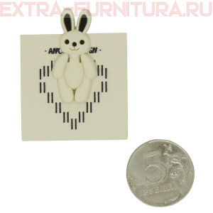 Нашивка под кожу квадрат с силиконовым зайчиком 3,8*3,8см молочный